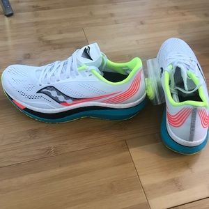 Women’s Saucony Endorphin Pro, size 8 NWT white